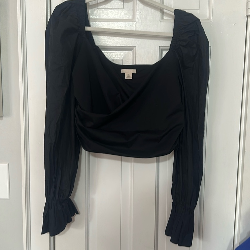 Black puff sleeved cropped blouse size large
